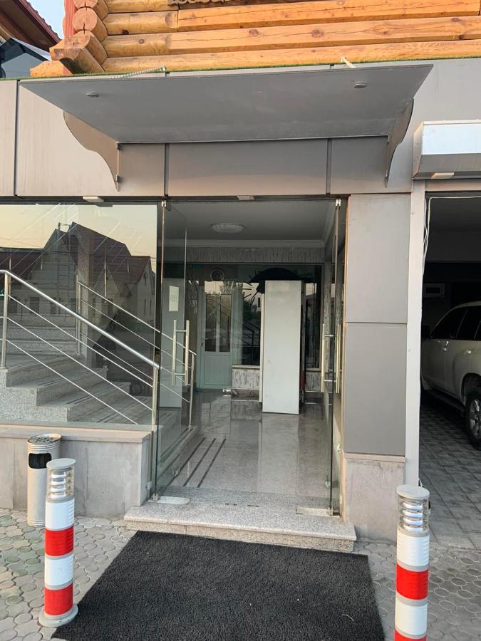 Tnak Hotel Yerevan Exterior photo