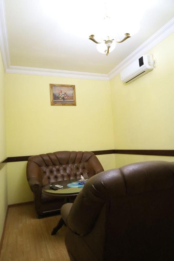 Tnak Hotel Yerevan Exterior photo